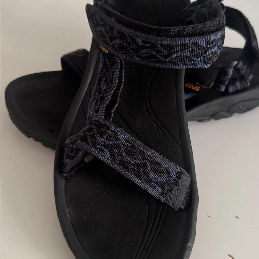 Teva Men's Black Patterned Sandals EUC